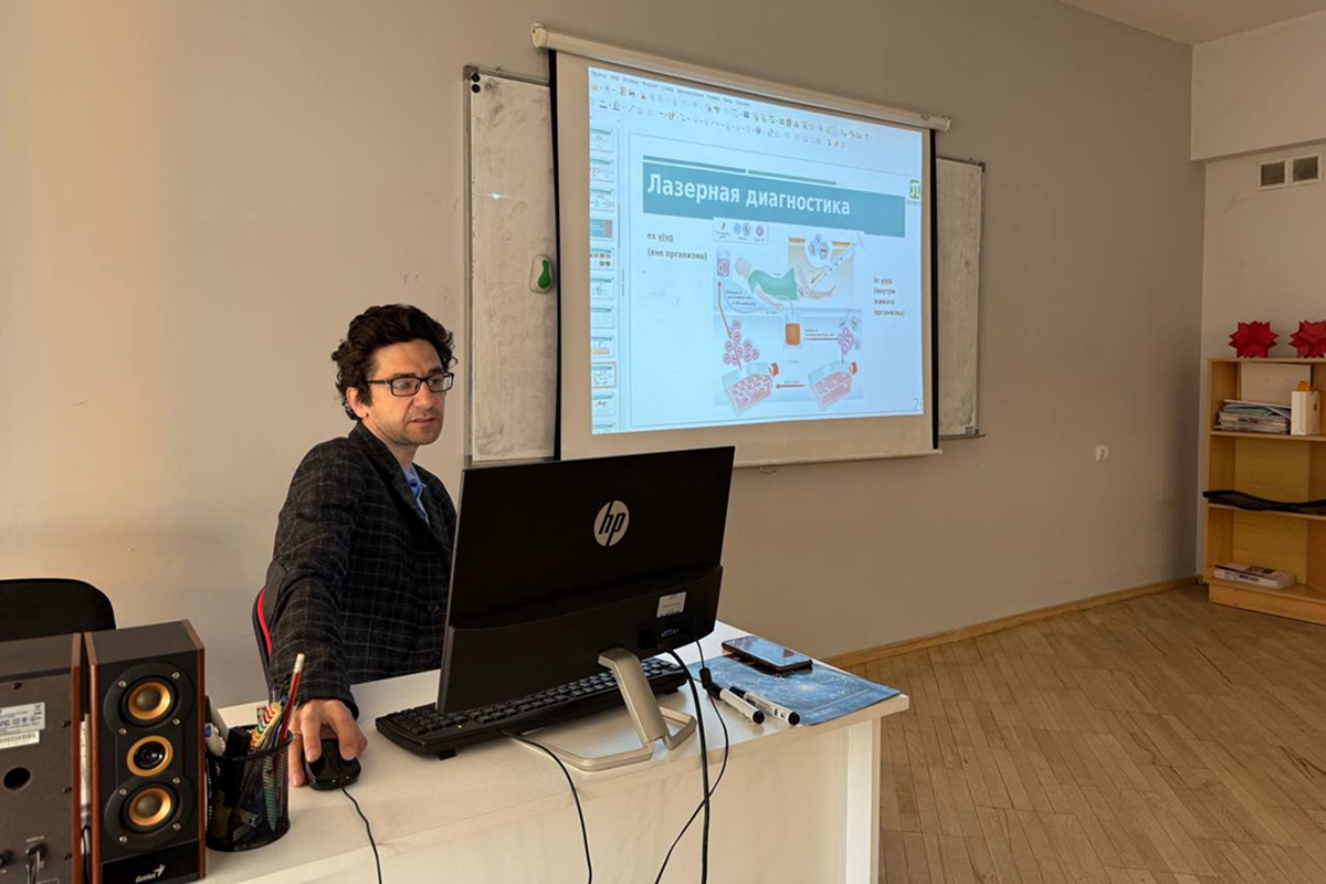 Максим Винниченко объяснил армянским коллегам, как использовать инверсию населенности