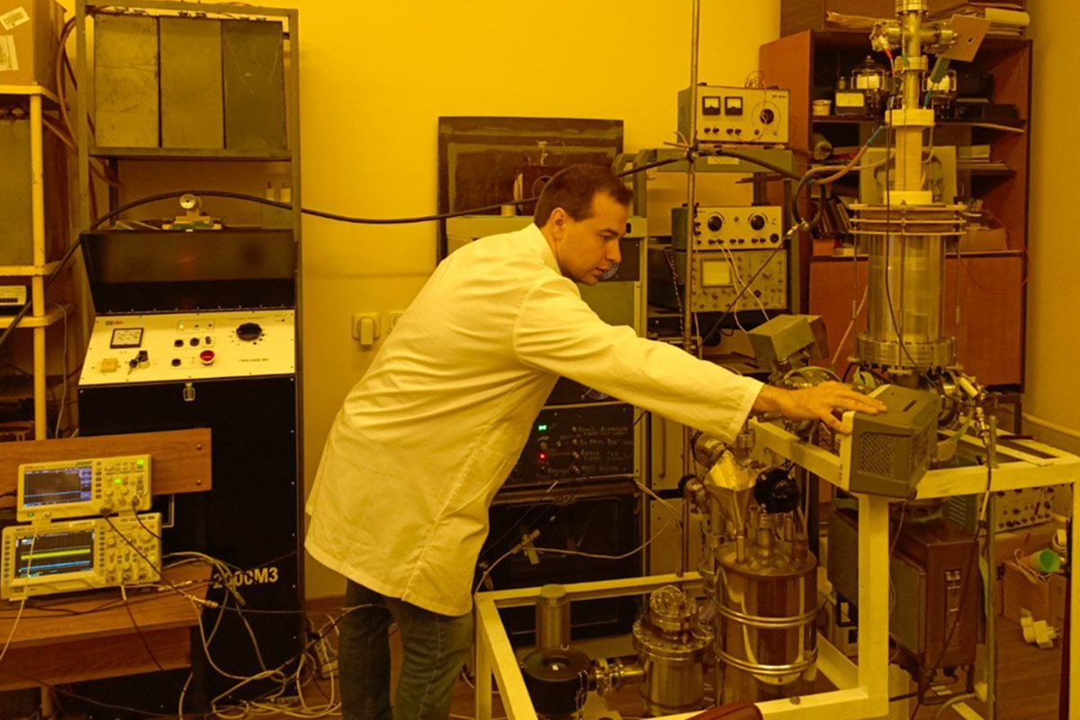 Изображение: Формирование кольцевого электронного пучка для субтерагерцовых гиротронов